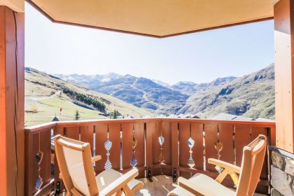 La vue sur la montagne en été